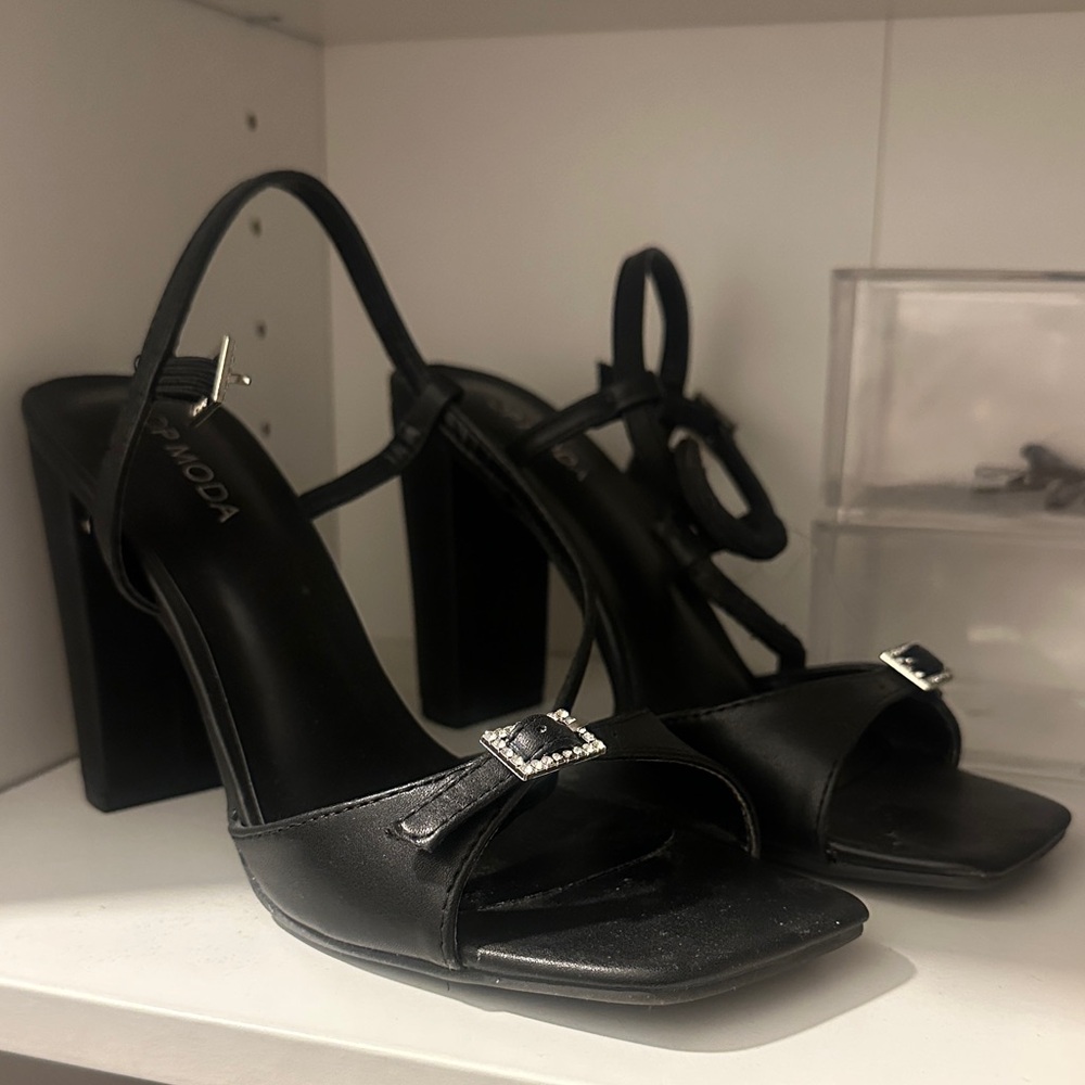 Moda Elegant Black Heeled Sandals